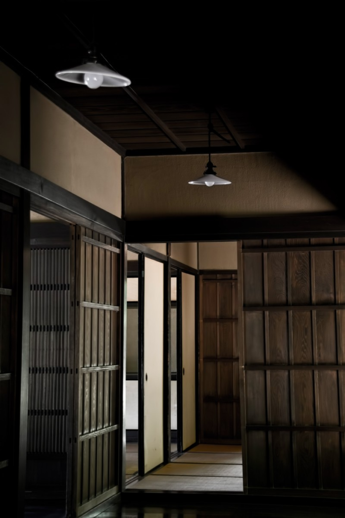 小津映画の特徴とは？沈黙・空白・日本的リアリティを読み解く