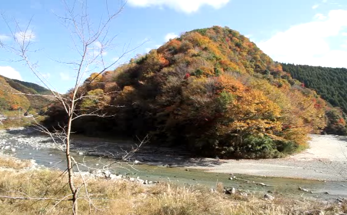 中川温泉の紅葉2025｜見頃・混雑・駐車場ガイド