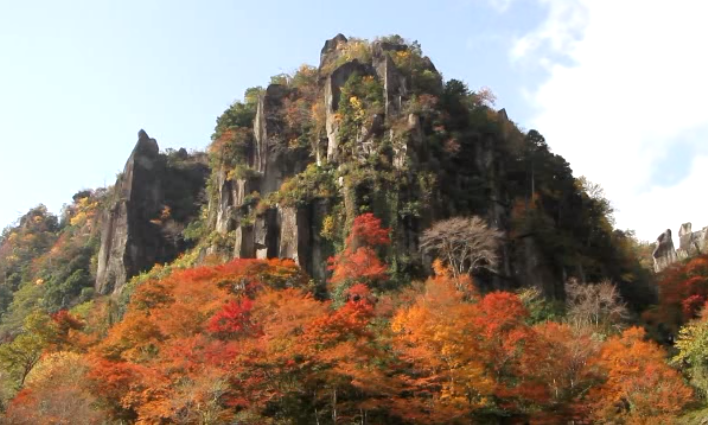 深耶馬溪の紅葉2025｜見頃・ライトアップ・混雑・駐車場・散策情報