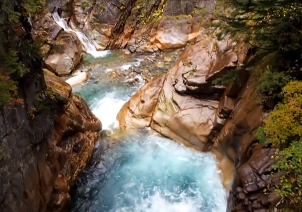 黒部峡谷の紅葉2025の見頃はいつ？混雑や駐車場も！