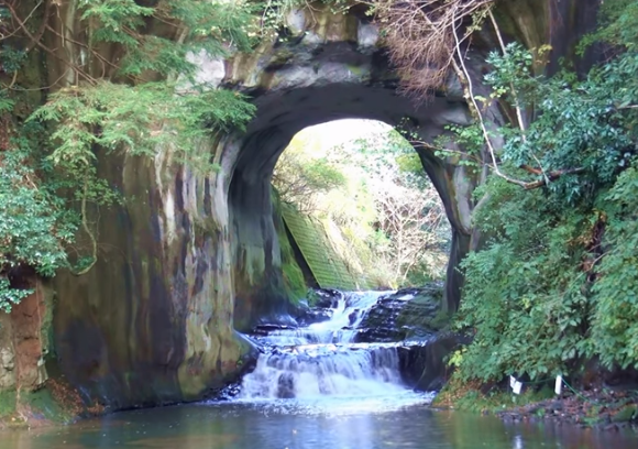 濃溝の滝・亀岩の洞窟紅葉2025｜見頃・混雑・駐車場